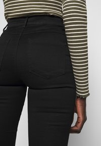 ONLY Tall Vaqueros pitillo - black