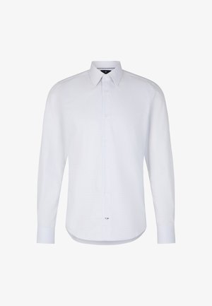 Biała koszula z długim rękawem zapinana na guziki z subtelnym wzorem, standardowym kołnierzykiem i pojedynczą kieszenią po lewej stronie. Teksturowana tkanina.