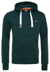 Sudadera con capucha de color verde oscuro, con cordones blancos, bolsillo tipo canguro en la parte delantera, puños y dobladillo de canalé, logo de la marca en el pecho, textura de tela suave.