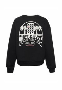 Fekete pulóver, amelyen egy nagy fehér grafika látható pálmafákkal és egy motelszerű dizájnnal. A felirat: "JUST RHYSE" és "SUNSET MOTEL."