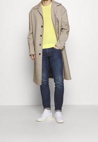 J.LINDEBERG Stickad tröja - yellow