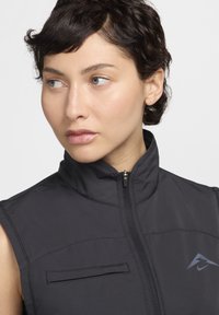 Nike Performance TRAIL REPEL VEST - Colete - black anthracite