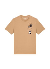 Beige katoenen T-shirt met een grafisch ontwerp van speelse panda's in een zak, zwarte print aan de voorkant, ronde halslijn en korte mouwen.