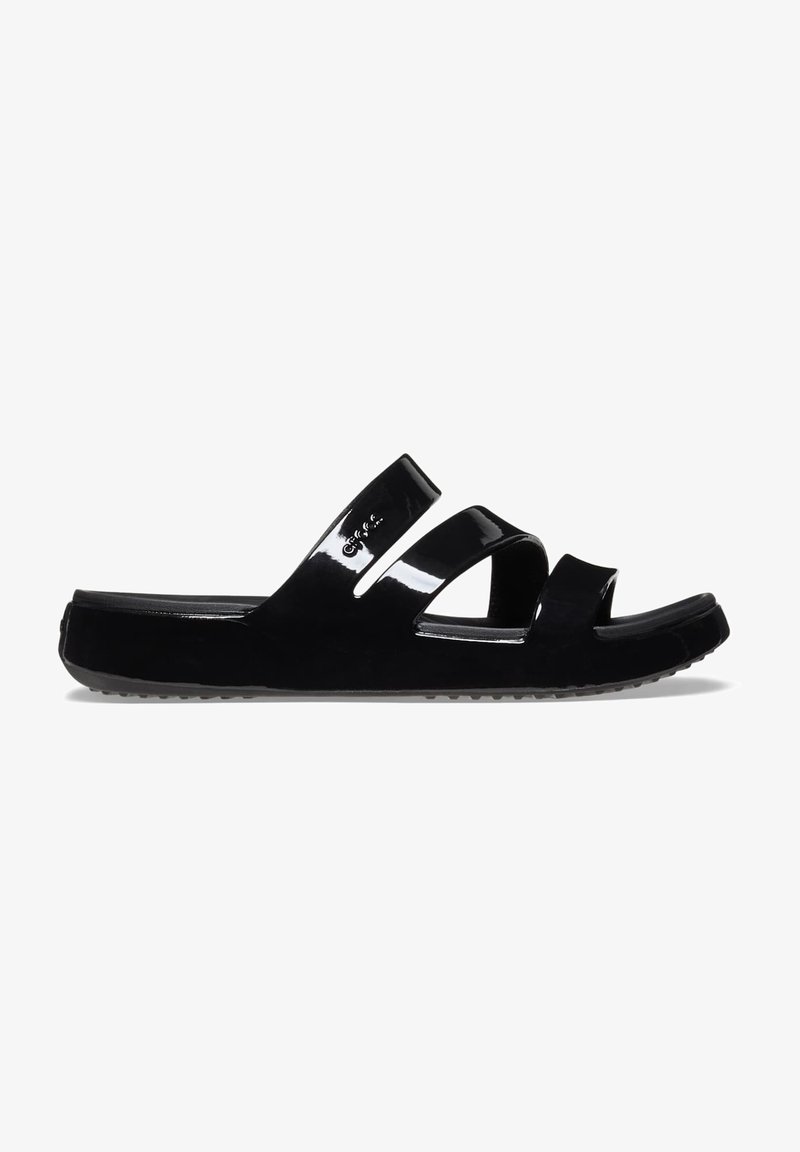 Schwarze Slide-Sandalen mit glänzender Oberfläche, zwei breiten Riemen und einer strukturierten Sohle, entworfen für Komfort und einfache Handhabung.