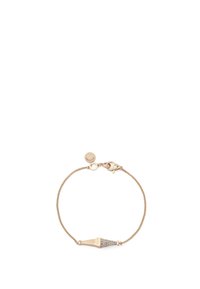 Bracelet ton or avec une chaîne fine et un pendentif géométrique, comportant une section de cristaux clairs. Fermoir mousqueton sécurisé avec étiquette logo.