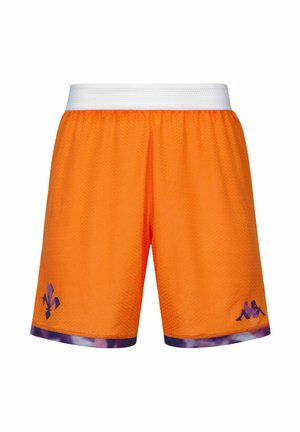 Shorts de sport orange vif avec ceinture élastique blanche, fleur-de-lis violette et logo sur le bas des jambes, et bordure violette à l'ourlet.