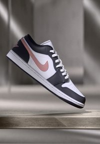 Jordan AIR JORDAN 1 - Sportbačiai - white/rust pink-black