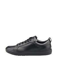 Sneaker in pelle nera con punta arrotondata, suola in gomma testurizzata e design con lacci. Caratterizzata da un piccolo tag posteriore e da un marchio discreto sul lato.
