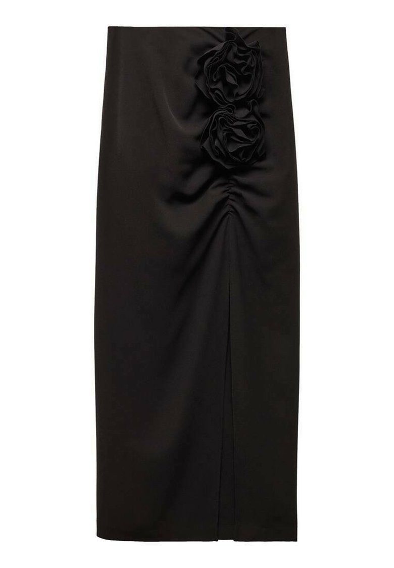Jupe midi en satin noir avec une silhouette ajustée, dotée de détails froncés et de deux accents floraux sur le côté. Texture lisse, fente modeste.