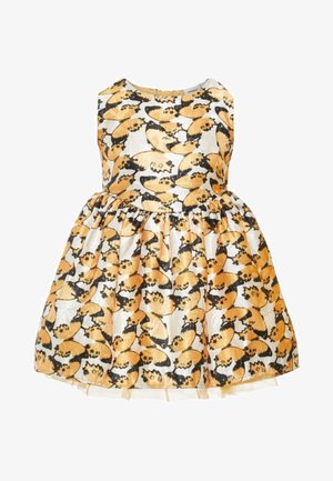 Ärmelloses Mädchenkleid mit tailliertem Oberteil und gerafftem Rock, verziert mit einem orange-schwarzen Schmetterlingsmuster auf weißem Hintergrund.