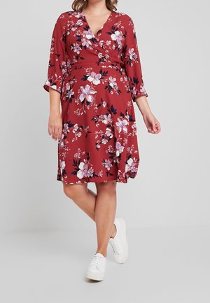 Vero Moda Curve Robe de jour - brown