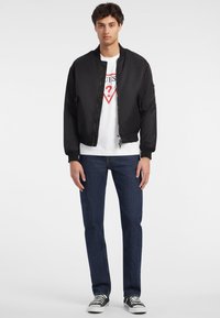 Guess Jeans ICONIC  - T-shirt con stampa - weiß