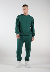 EOSELIO ELEVATE - Jogginghose - evergreen