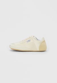 Trainers - white asparagus
