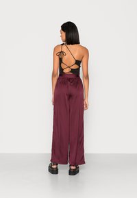 Pieces PCMIA WIDE PANTS - Calças - winetasting