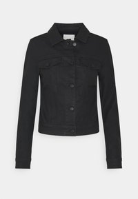 Chaqueta de mezclilla negra con un collar clásico, cierre frontal de botones, dos bolsillos en el pecho y mangas largas. Presenta una silueta ajustada.