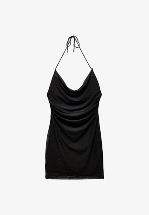 Abito nero a triangolo con design drappeggiato, caratterizzato da accenti di punti argento luccicanti e un tessuto liscio e leggero, che crea una silhouette elegante.