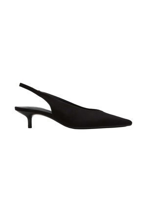 Sort spids tå slingback kitten heel sko med lav, slank hæl og glat finish, vist på hvid baggrund.