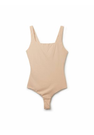 Maillot de bain une pièce nude avec un décolleté carré, des bretelles larges et un dos plongeant. Tissu lisse et extensible au design minimaliste et sans motifs.