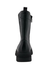 Stivaletto in pelle nera con finitura liscia, pannello elastico laterale e zip decorativa. Suola in gomma spessa con motivo di battistrada testurizzato.