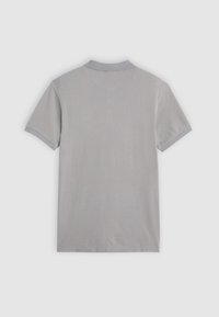 Polo uni gris clair à manches courtes, vu de dos, avec un col et des poignets côtelés.