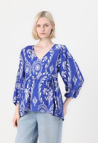 ONLY MATERNITY OLMCOBAIN WIDE - Relaxed fit -farkut - light blue denim