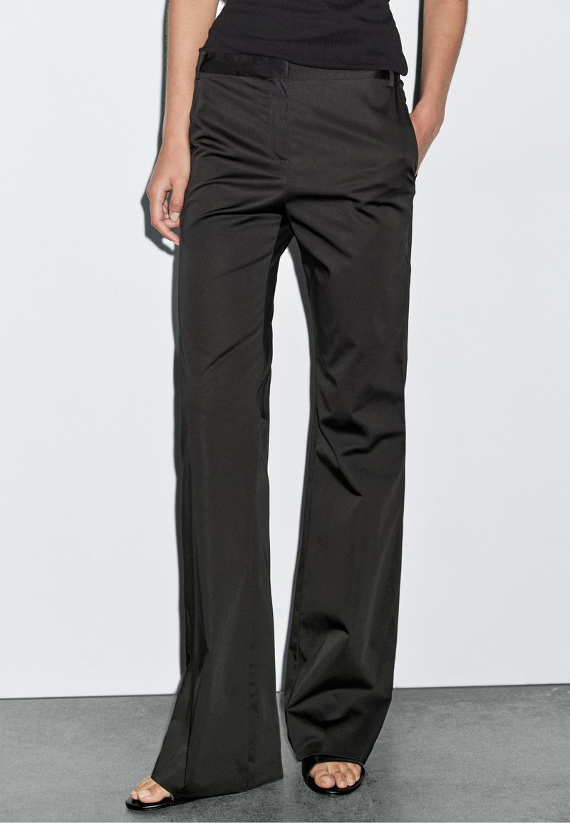 Massimo Dutti FLARED FIT - Kalhoty - black