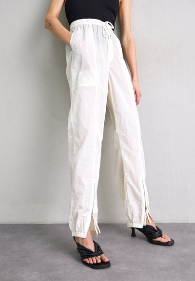 Filippa K LIGHT FUNCTIONAL TROUSERS - Pantalon classique - white chalk