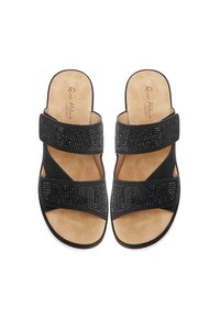 Sandalo nero con due fasce larghe decorate con strass. Soletta morbida beige, design aperto davanti e forma leggermente sagomata.