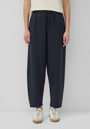 - Spodnie treningowe