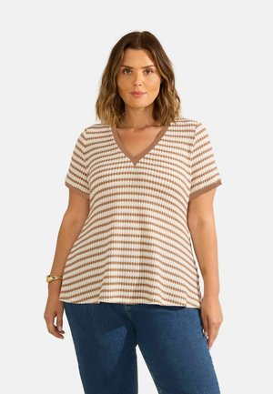 Maglietta a maniche corte con scollo a V, venduta in un pattern a pois beige e marrone, realizzata in un tessuto a trama, con una vestibilità rilassata e dettagli a contrasto.