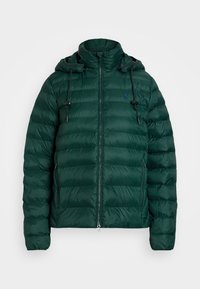 Doudoune vert foncé avec coutures horizontales, col montant, capuche ajustable à cordon de serrage et poches latérales zippées.