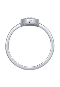 Anello in argento con una fascia liscia e una montatura rotonda e sollevata arricchita da numerosi piccoli dettagli in pietre trasparenti. Design minimalista ed elegante.