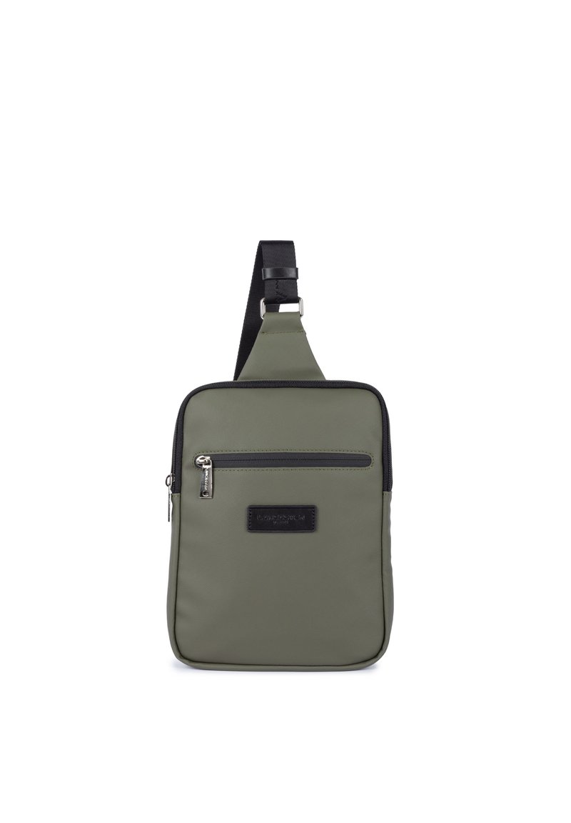 Borsa a tracolla verde in tessuto con accenti neri, forma rettangolare, tasca anteriore con zip, tracolla regolabile e etichetta del marchio sul pannello frontale.