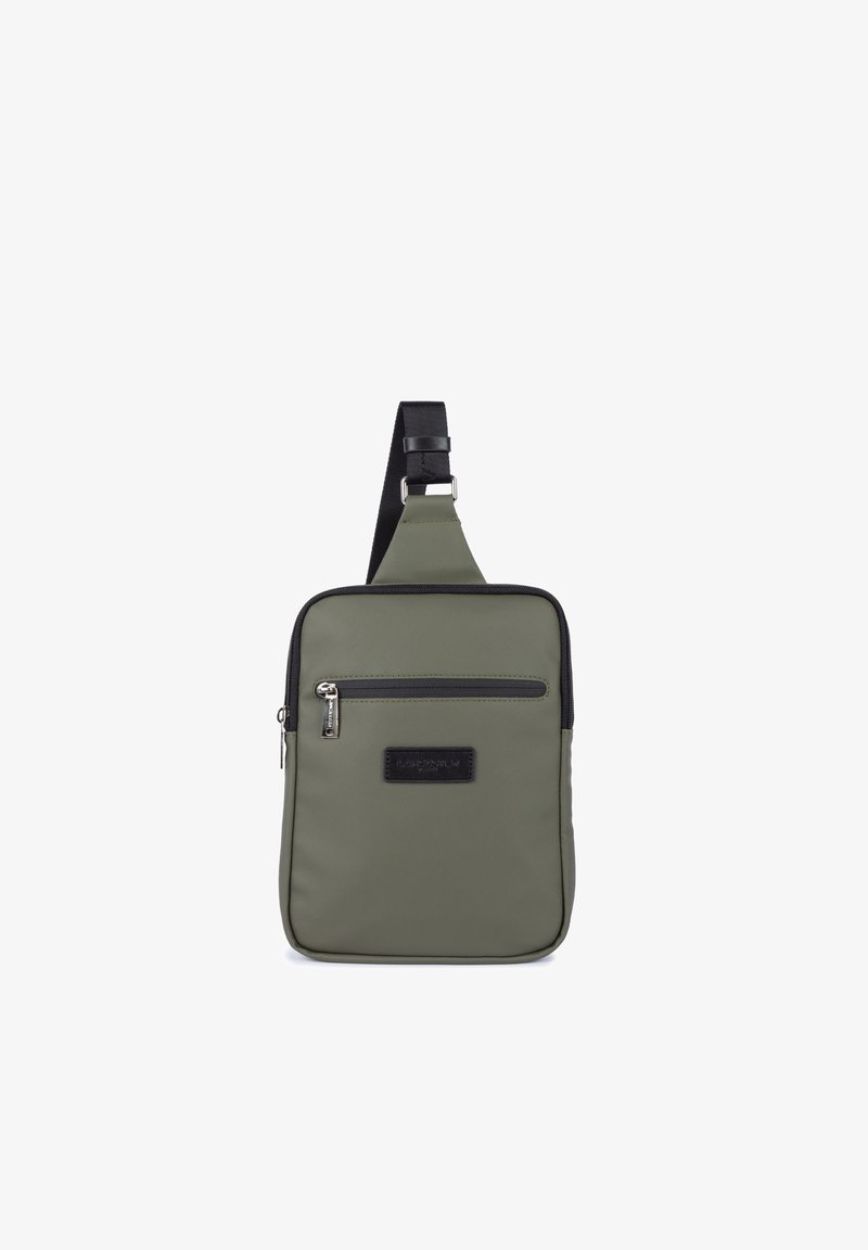 Borsa a tracolla verde in tessuto con accenti neri, forma rettangolare, tasca anteriore con zip, tracolla regolabile e etichetta del marchio sul pannello frontale.