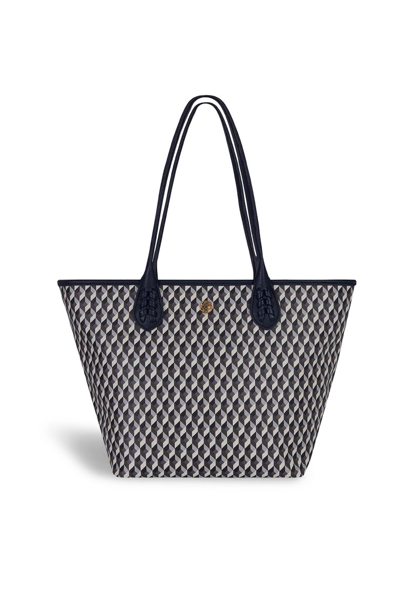 Torba na ramię z geometrycznym wzorem w odcieniach szarości i granatu. Teksturowany materiał, dwa długie uchwyty i okrągły złoty emblemat.