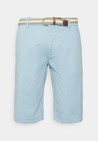 Ljusblå shorts med ett strukturerat mönster, avslutade med ett flätat bälte som har en detalj av brunt läder.