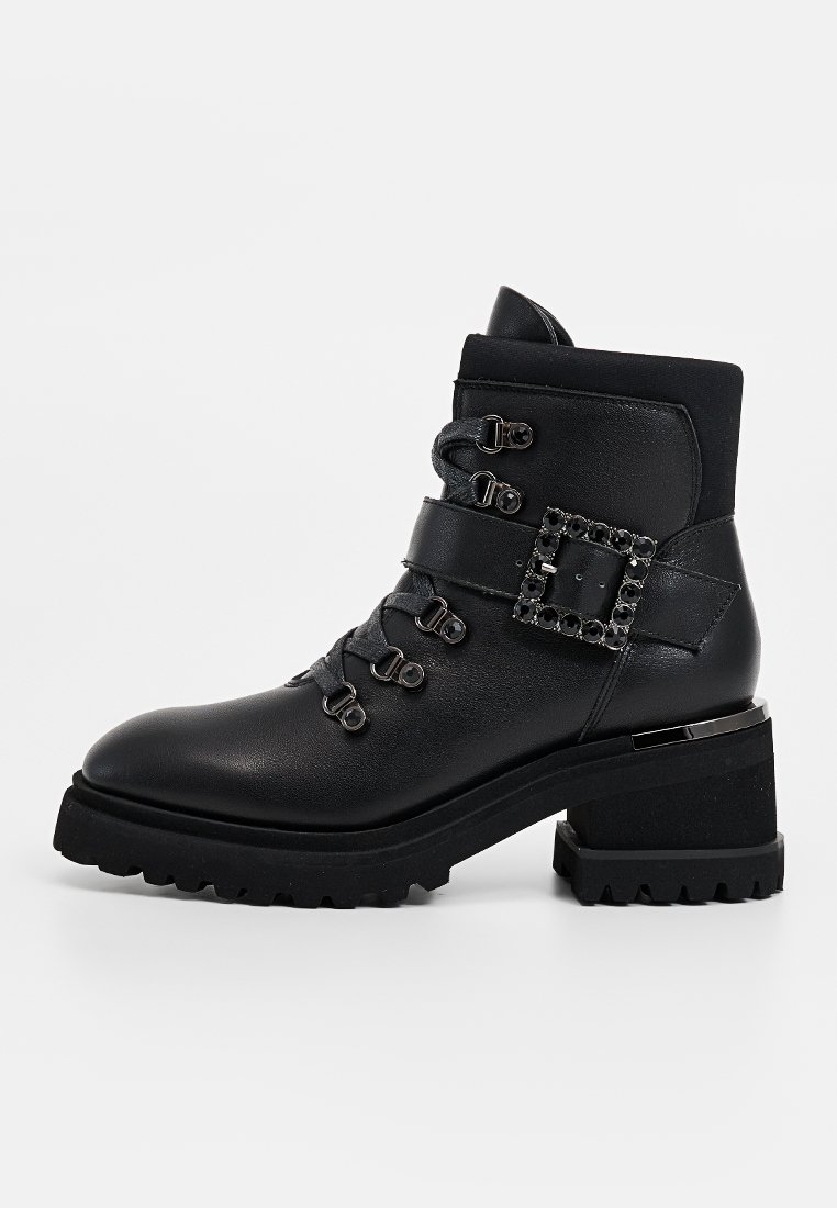 Botines con cordones