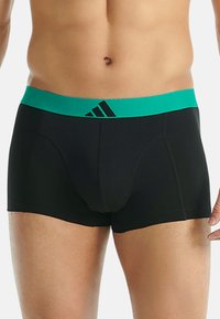 Svarta boxershorts med en turkos elastisk midja som har en nätstruktur och svart Adidas-logotyp. Åtsittande design med en slät yta.