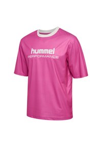 Rosa prestandat-shirt med texturerad yta, med en vit rundhalsad krage och en djärv vit "hummel PERFORMANCE" logotyp på framsidan.
