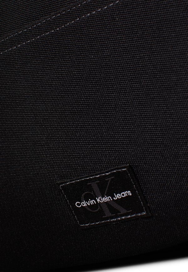 ESSENTIALS CAMPUS - Rucksack3