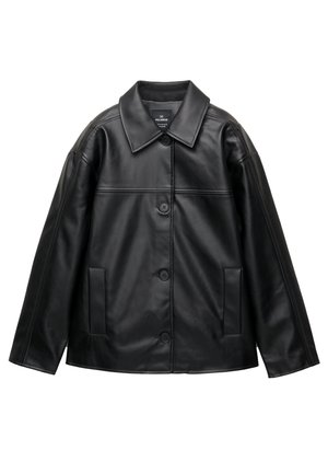 Fekete bőrdzseki, galléros nyakkal, elöl gombos záródással, két oldalsó zsebbel és laza fazonnal. Simább textúra, látható varrással.