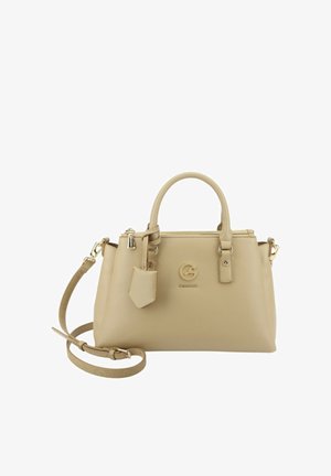 Beige leren handtas met twee handgrepen, een afneembare schouderriem, goudkleurige hardware en een klein logo aan de voorkant.