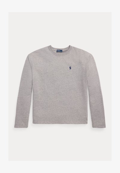 Maglietta a maniche lunghe grigio chiaro con scollo rotondo e piccolo logo ricamato di un giocatore di polo blu scuro sul petto sinistro.