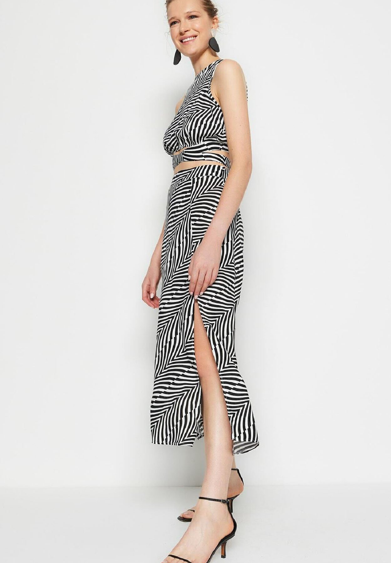 TRENDYOL Damen Stiftrock Midi – Gerade Passform, Aus 100% Polyester, Reguläre Weite, Vielseitig Kombinierbar
