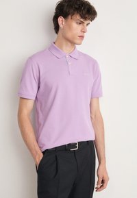 GANT CONTRAST RUGGER - Polo marškinėliai - orchid lilac