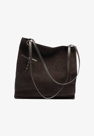 Ciemnobrązowa torba na ramię z zamszu z długim skórzanym paskiem i małym skórzanym chwostem z boku, prosta, prostokątna forma.