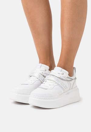 KARL LAGERFELD, Baskets basses - white
