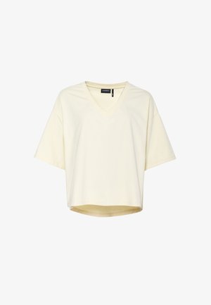 Kort crèmekleurig T-shirt met V-hals, korte mouwen en een licht gebogen zoom, weergegeven op een witte achtergrond.