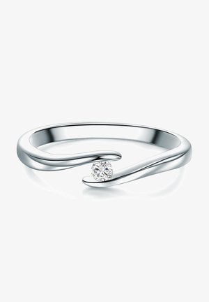 Bague en argent avec un design lisse et courbé, mettant en valeur une seule pierre précieuse ronde, située entre deux vagues, créant une apparence délicate.